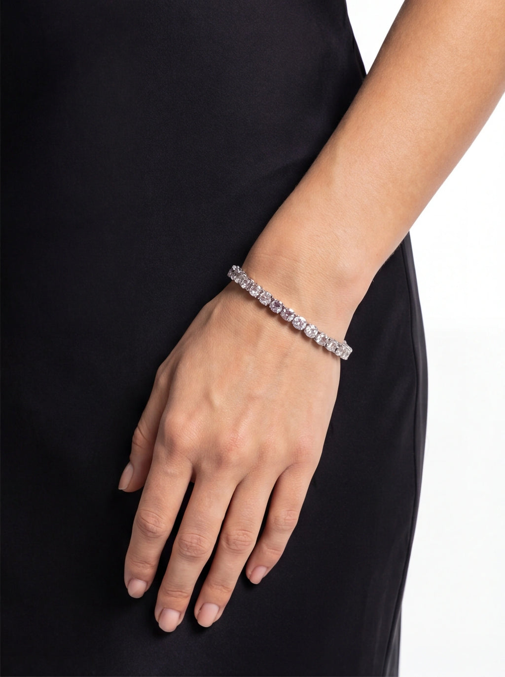 Chain of Brilliance - Made of morganite, 925 sterling silver and platinum-plated diamonds, it is a fashionable jewelry bracelet and a luxurious silver accessory.